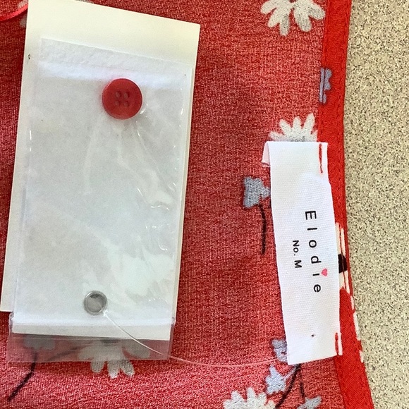 NWT Elodie Red & White Floral Print Blouse - Picture 4 of 5